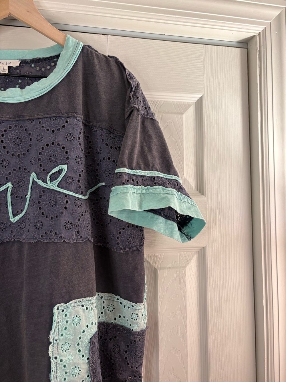 Women’s Oli & Hali distressed Eyelet Mixed Fabric Love Tee w/pockets size L - Picture 6 of 9